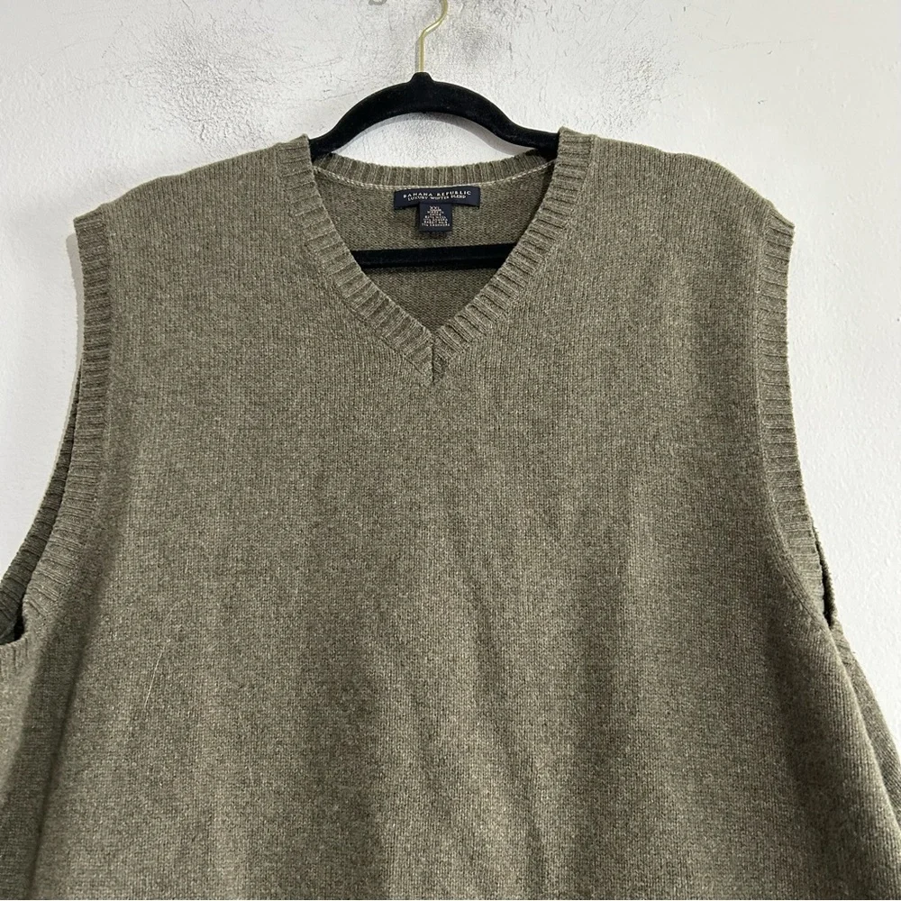 VTG Banana Republic Luxury Blend Green Sweater Vest Wool Angora Cashmere Preppy